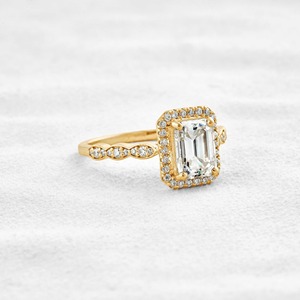 Anillo de Diamante Cultivado en Laboratorio con Corte Esmeralda de 2.0 Quilates, Oro Sólido de 14k, Halo Chapado en Rodio, Joyería de Boda, Regalo para Mujeres, Fiestas - Product Image 4