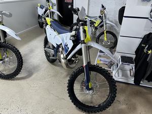 SUPER OFERTAS para la Nueva Motocicleta Todoterreno Husqvarna 300 TX 2025 con Garantía, Motocicletas Todoterreno 300 TX Asequibles - Product Image 4