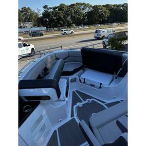 Nuevo Modelo 2026 Monterey Elite 30, Bote con Motor Fuera de Borda a Gasolina, Consola Central y Sistema de Navegación - Product Image 5