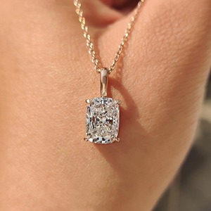 Colgante Solitario de Diamante Cultivado en Laboratorio con Corte Cojín de 2.00 Quilates Certificado por IGI, Engaste de Garra, Chapado en Oro 10K/14K/PT950/S925 - Product Image 6