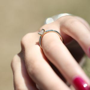 แหวนหมั้นโซลิแทร์4ง่ามคลาสสิกพร้อมแหวนสัญญาชุบทอง CZ สีขาวกลมขนาด5มม. สำหรับงานแต่งงานหรือของขวัญครบรอบ - Product Image 5