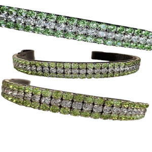 Correa de cuero para cejas de caballo, diseño personalizado y tamaños, con cristal verde esmeralda y cristal transparente ostentoso, venta al por mayor - Product Image 1