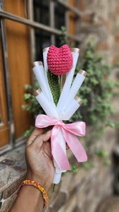 Ramo de Tulipanes Artificiales de Ganchillo Hechos a Mano, Mini Ramo de Flores de Ganchillo de Lana, Decoración de Boda por Proveedores Indios - Product Image 5