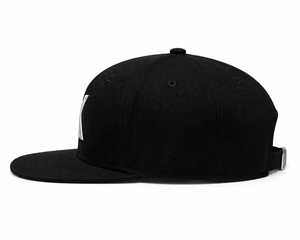 Casquette snapback à 5 panneaux, visière plate, avec logo brodé 3D, noire premium, avec boucle métallique - Product Image 4