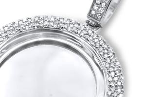 Bonne qualité 10K or blanc lettre pendentif rond laboratoire cultivé diamant pour cadeau disponible pour l'approvisionnement dans le monde entier - Product Image 4