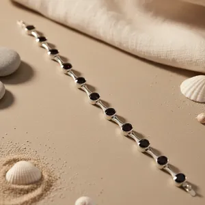 Bracelet en argent sterling 925 pour femme avec pierre noire, bijou élégant - Product Image 1