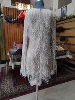 Robe de bal asymétrique à col en V, brodée à la main, ornée de franges et de perles, longueur genou, éco-responsable, style luxueux / Drop