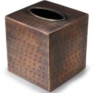 กล่องกระดาษทิชชูโลหะสีบรอนซ์แนวชนบทพร้อมดีไซน์แบบตอกและกำหนดขนาดเองได้ขนาด5x5x5.25นิ้ว - Product Image 1