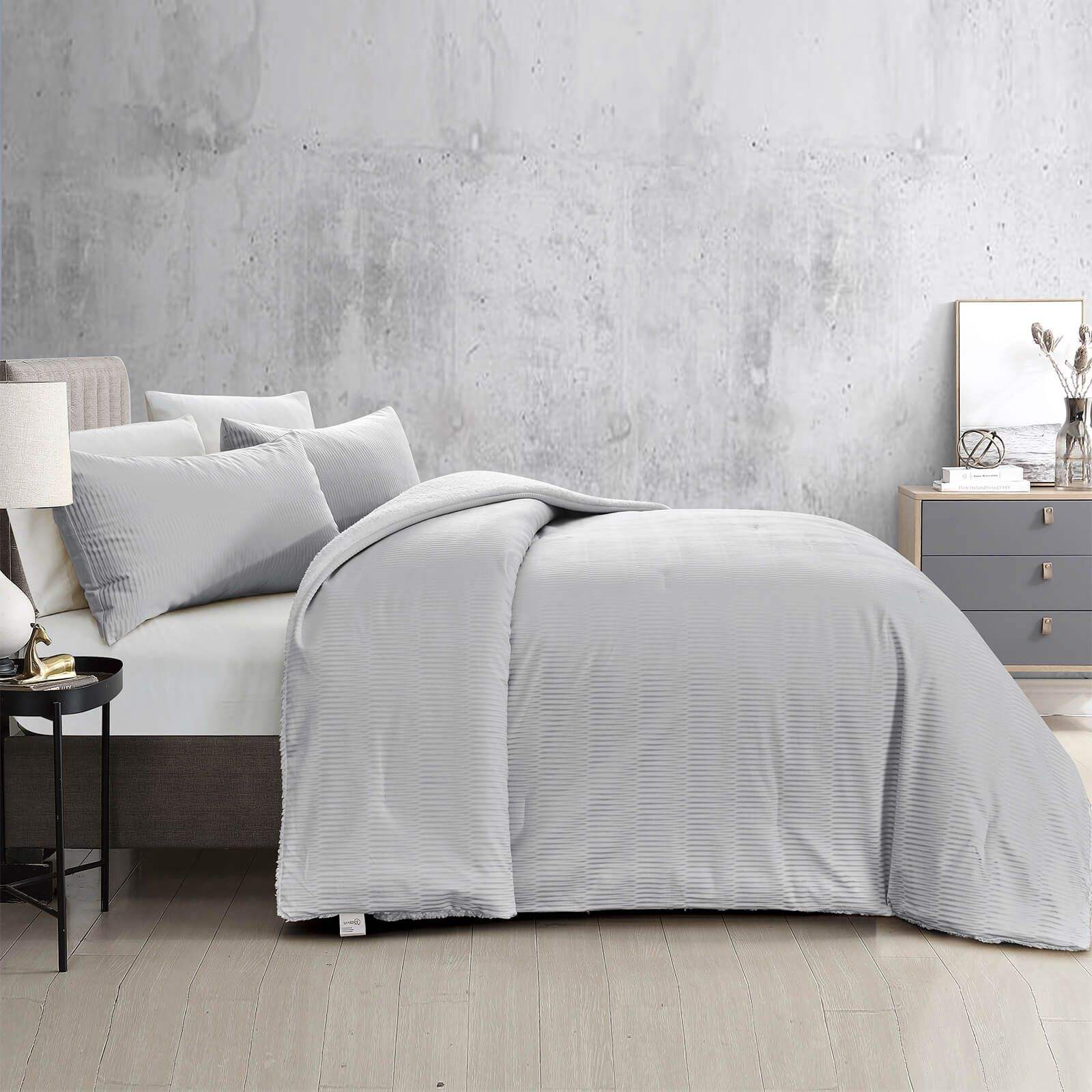 สีเทาอ่อน