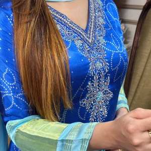 Costume trois pièces moderne exclusif Salwar Kameez fêtes de mariage toutes les saisons Bandhani matériel séchage rapide RADHE EXPORTS élégant - Product Image 4