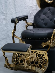 Fauteuil de pédicure DECORS ALL de style européen moderne en cuir PU noir avec accents dorés, réglable, mobilier de salon commercial, loisirs - Product Image 2