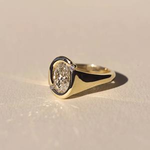 Anillo de diamante cultivado en laboratorio de corte ovalado premium, diseño personalizado, anillo de compromiso de oro de 18 quilates, estilo elegante, fabricante directo, venta al por mayor - Product Image 2