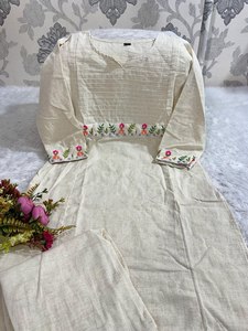 Salwar Kameez Moderno de Algodón Premium con Pantalón Reversible y Hermoso Bordado Cruzado para Fiestas - Product Image 2