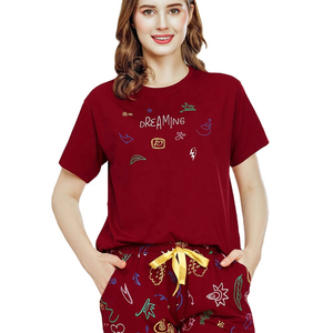 Conjunto de camiseta y pantalones cortos para mujer de la mejor calidad a pedido, conjuntos de gemelos informales estampados a la moda para mujer con color y tamaño personalizados - Product Image 2