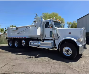 Camion Tracteur Benne Basculante d'Occasion Entièrement Équipé Peterbilt 389 à Trois Essieux - Moteur Cummins 485HP, Boîte Manuelle 10 Vitesses à Vendre - Product Image 4