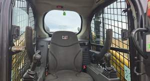 Chargeuse compacte sur chenilles CATERPILLAR 279D3 avec cabine EROPS, chauffage et climatisation, écran avancé avec caméra, hydraulique auxiliaire à haut débit - Product Image 6