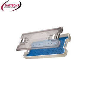 Contenedores de instrumentos y endoscopios manuales de Surtechs con bridas de goma para una fijación segura del instrumento - Product Image 3