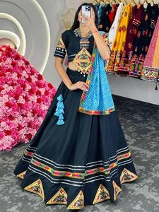 Lanzamiento de nuevo diseñador Festival Wear Cotton Chine Stich Work And Real Mirror Work Canvas Patta Lehenga And Choli With Dupatta - Product Image 3