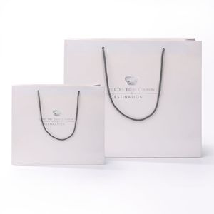 Vente en gros de sacs cadeaux biodégradables recyclables en papier kraft blanc imprimés en offset pour l'emballage des courses de vêtements (taille personnalisée) - Product Image 6