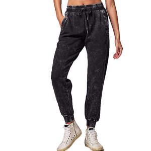 Survêtement de jogging deux pièces avec logo imprimé personnalisé et respirant pour femmes avec techniques de strass - Product Image 6