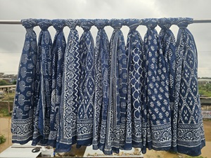 ผ้าคลุมชายหาดสำหรับผู้หญิง ลายพิมพ์บล็อก ผ้าฝ้ายสีคราม ผ้าซารองชายหาดสีครามธรรมชาติ - Product Image 3