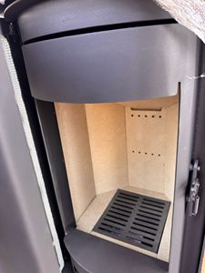 Estufa moderna de hierro fundido con puerta de vidrio ¡Elegancia y potencia! - Product Image 3