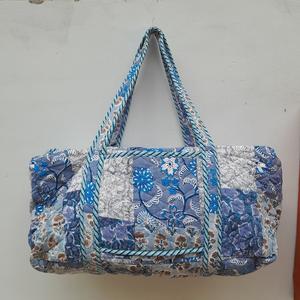 Mélange de haute qualité assorti imprimé Patch travail tissu matelassé sacs polochons avec fermeture éclair et poignée supérieure sacs de week-end accessoires - Product Image 6