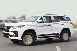 Muy limpio Fortuner SR5 Plus 4.0L - Product Image 2