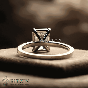 Anillo de Compromiso Solitario de Moissanita con Corte Radiante de 2.00 TCW, Exclusivo para Mujer, Marca Ritzin, Plata de Ley con Engaste de Puntas, Plateado - Product Image 3