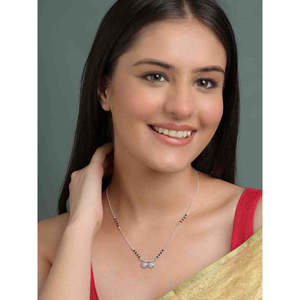 Compre un Mangalsutra de Plata Pura con Baño de Oro, Cadena de Perlas y Diamantes, Estilo Étnico Religioso, Regalo Perfecto para su Esposa - Product Image 4