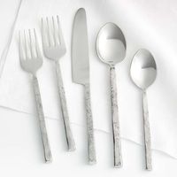 Ensemble de couverts modernes et élégants en métal plaqué or pour la décoration de la table de la cuisine de luxe et les dîners de fête