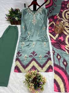 El último diseñador Chinon Silk Printed Work Kurti Set de FabZone - Product Image 5