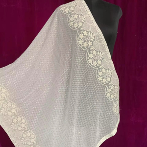Dupatta ลูกไม้แฟนซีแบบสี่ด้านที่มีการปักสไตล์ดั้งเดิม - Product Image 1