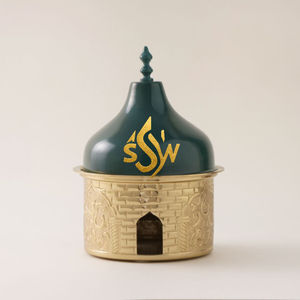 Cacerola metálica de último diseño con revestimiento en color dorado y verde para servir comida caliente en hoteles, restaurantes, hogares y para catering. - Product Image 1