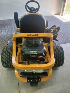 รถตัดหญ้า Cub Cadet ZTS2 54 Zero Turn ปี 2023 เครื่องยนต์เบนซิน 24 แรงม้า 173 ซีซี ใบมีดทรงกระบอก ความจุถังน้ำมัน 100 ลิตร สำหรับใช้งานในฟาร์ม พร้อมขาย - Product Image 2