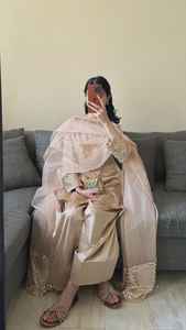 ชุดเดรสผู้หญิงสไตล์ฟาร์ชีแบบดั้งเดิมของปากีสถานที่ดีที่สุด เหมาะสำหรับใส่ในโอกาสทางการและลำลอง ทรงเอไลน์ เอวธรรมชาติ ผ้าไหม ปักลายลูกไม้ สำหรับฤดูร้อน - Product Image 2