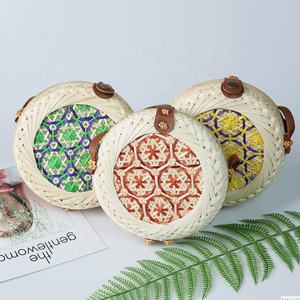 Mini bolso cruzado de bambú para mujer de Vietnam con correa larga, monedero de ratán hueco para compras y vacaciones, decoración de características - Product Image 1