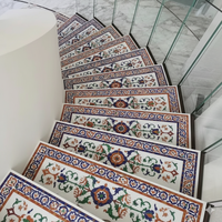 Escalier en marbre écologique avec incrustations, marches étanches, design moderne, durable, incrustation décorative en pierre