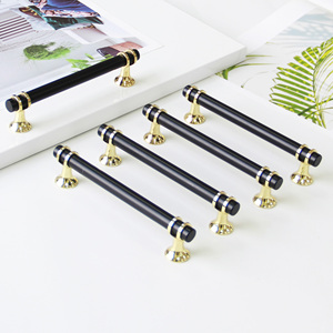 Manijas Modernas de Lujo en Negro y Dorado para Armarios de Dormitorio, Tiradores Minimalistas de Acero Inoxidable para Cajones, Herrajes para Armarios de Cocina y Guardarropas - Product Image 1