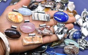 Lote de colgantes de cristal natural, venta al por mayor, joyería de piedras preciosas múltiples, colgante bohemio Chapado en plata de ley 925, piedras preciosas surtidas - Product Image 3