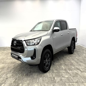 Toyota Hilux Pickup 2024, 1-25000 Millas, 4 Asientos, Automática, Diésel, Neumáticos R16, Volante a la Izquierda, Faros Halógenos, Asientos Oscuros - Product Image 1