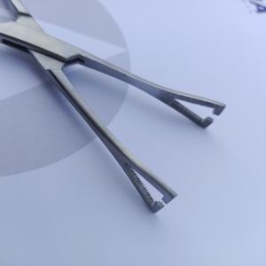 Pinzas Pennington de Acero Inoxidable de 6 Pulgadas con Ranura de 3 mm para Perforaciones, Herramienta para Sujetar Tejidos en Perforaciones Corporales - Product Image 1