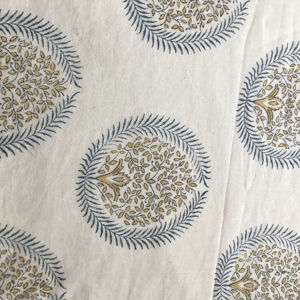 Tissu en coton imprimé à la main, imprimé traditionnel indien Arbre de vie Buti, tons moutarde et indigo - Product Image 2