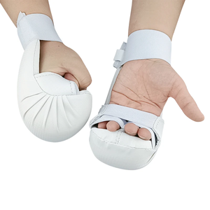 Gants de karaté blancs de haute qualité pour adultes et enfants, gants d'arts martiaux, protecteurs de taekwondo, gants de boxe - Product Image 4