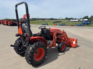 Tracteur compact LX2620HSD 2025 avec transmission hydrostatique 4 roues motrices, tracteur agricole diesel pour l'agriculture et l'aménagement paysager - Product Image 4