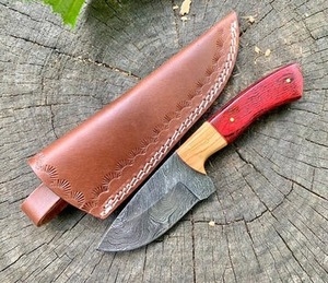 Couteaux d'extérieur à lame en acier damas faits à la main avec manche en bois d'olivier personnalisable OEM pour la chasse au camping Skinner. - Product Image 6