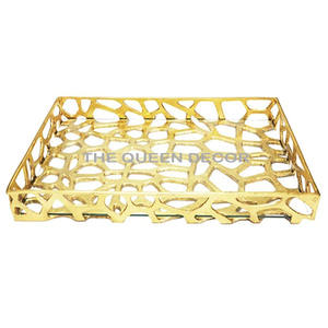 Dernier arrivage Plateau de service décoratif pour la maison plaqué or de forme carrée en métal aluminium Dernier accent moderne pour la maison - Product Image 1
