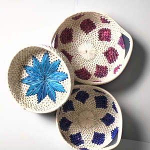 Panier en feuilles de palmier tressé à la main pour servir des fruits et ranger sur la table - Product Image 3
