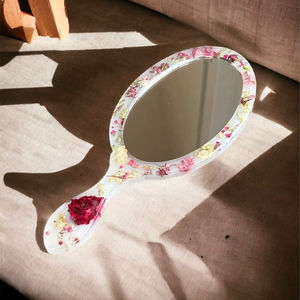 Miroir à main en résine avec finition lisse et brillante, parfait pour un usage quotidien, le maquillage ou des fins décoratives, ajoutant une touche élégante - Product Image 1