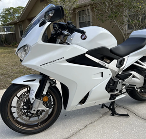 สภาพเหมือนใหม่ - พร้อมขับขี่ - ฮอนด้า VFR800FFSS อินเตอร์เซปเตอร์ ดีลักซ์ ปี 2015 - Product Image 1
